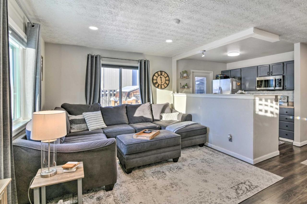 Updated Townhome Near Airport And Shopping! 앵커리지 외부 사진