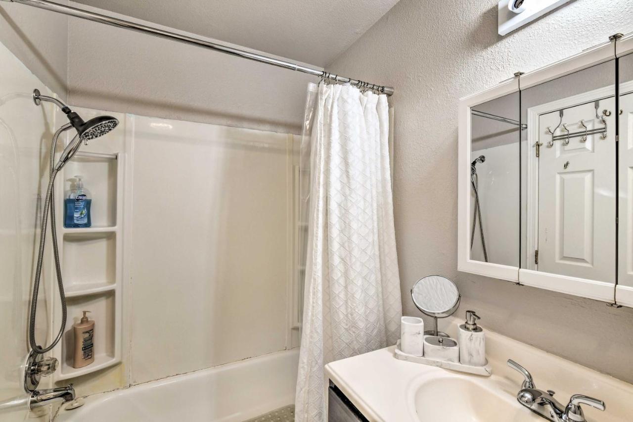 Updated Townhome Near Airport And Shopping! 앵커리지 외부 사진